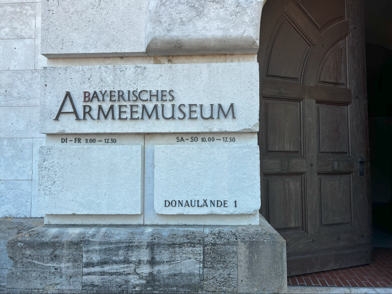 Exkursion ins Armeemuseum mit Bild